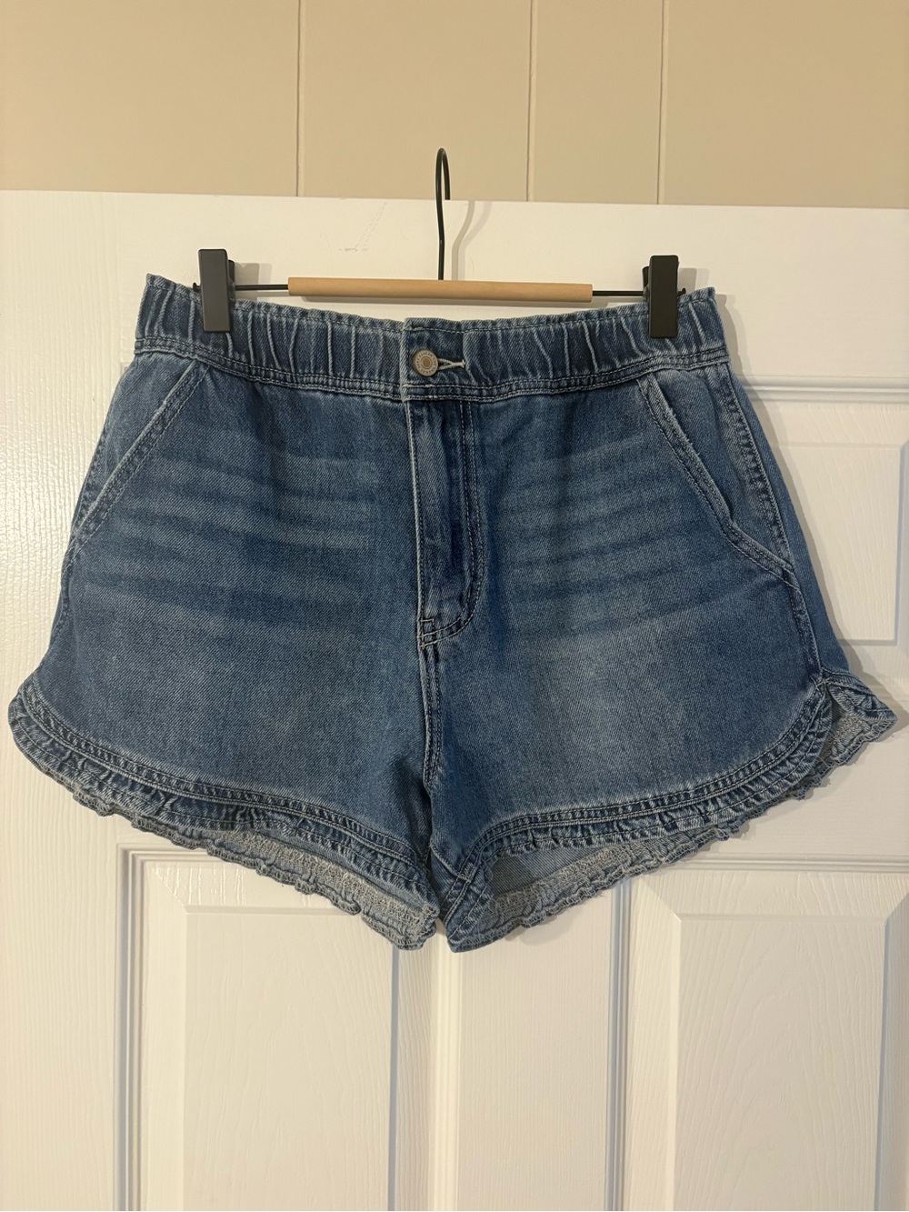 KanCan Blue Ruffle-Hem Denim Shorts